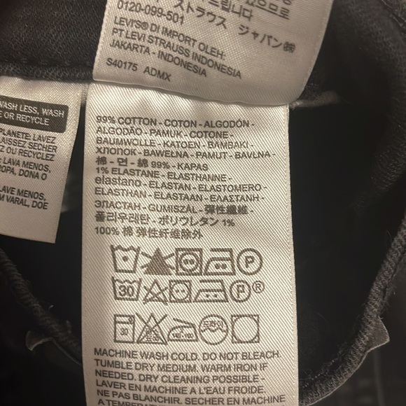 Cute black Levi’s 501 shorts, I would say it’s pretty high rise - Picture 4 of 7